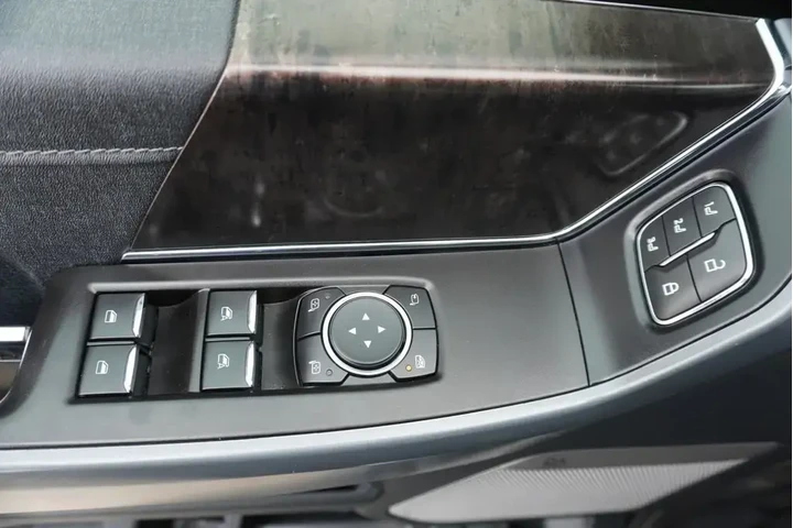 $39988 : Ford F-150 2021 4x4 Lariat 4 image 9