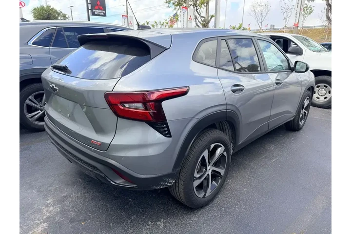 $18786 : Chevrolet Trax 2024 RS 4dr C image 3