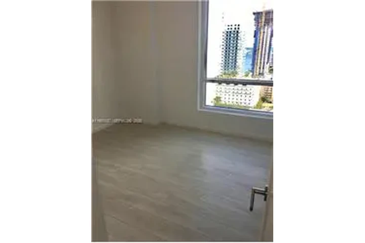 $8500 : Rental property with 3 bedro image 9