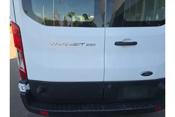 $22755 : Ford Transit 2017 250 3dr LW image 9
