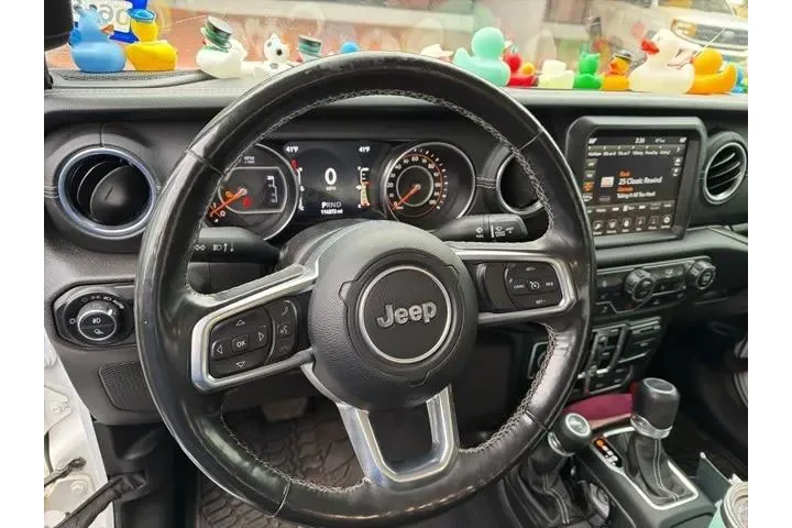 $26490 : Jeep Gladiator 2020 4x4 Over image 3