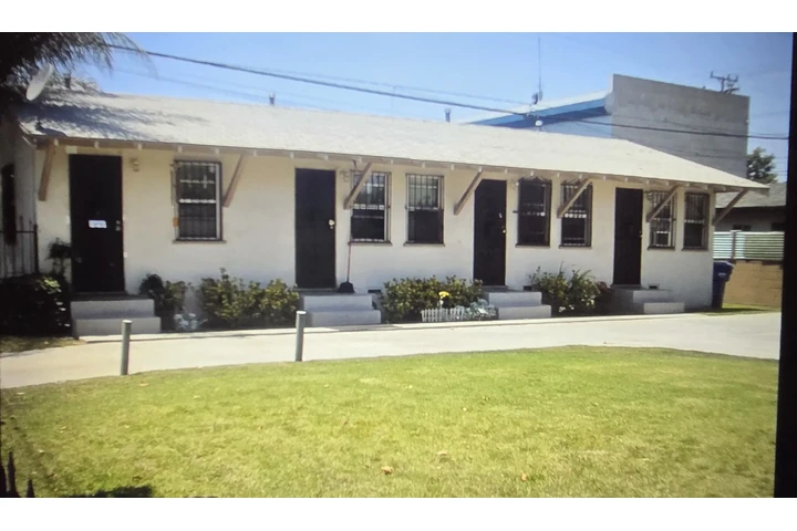 $1550 : BELL GARDENS - STUDIO image 1