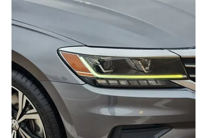 $14974 : Volkswagen Passat 2021 SE 4d image 9