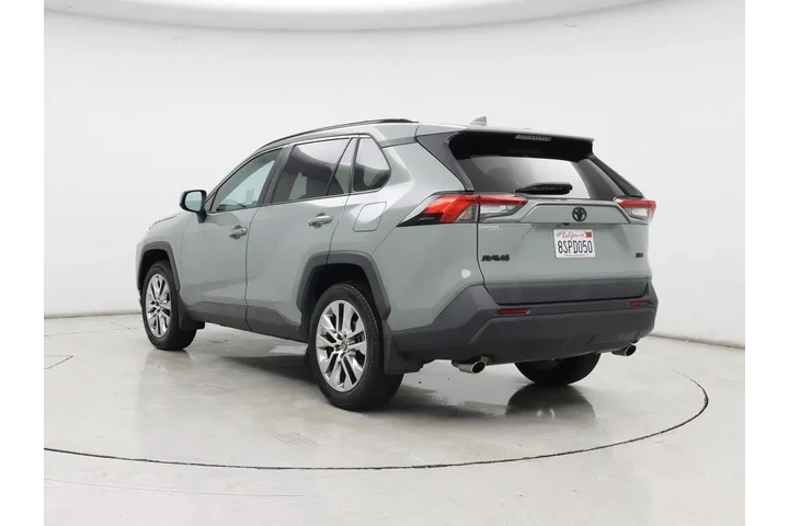 $25998 : Toyota RAV4 2020 XLE Premium image 2