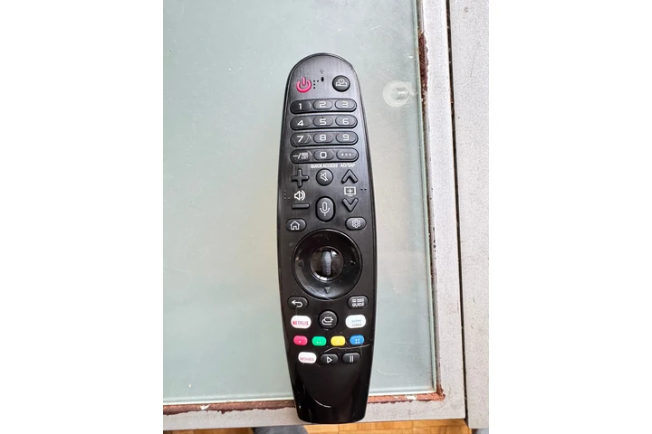 $200 : SMART TV 4K 55 IN BEARELY USED image 1