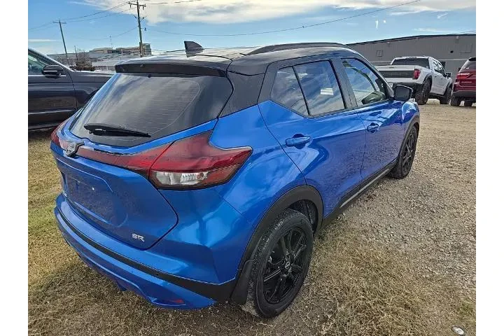 $15089 : Nissan Kicks 2023 SR 4dr Cro image 3