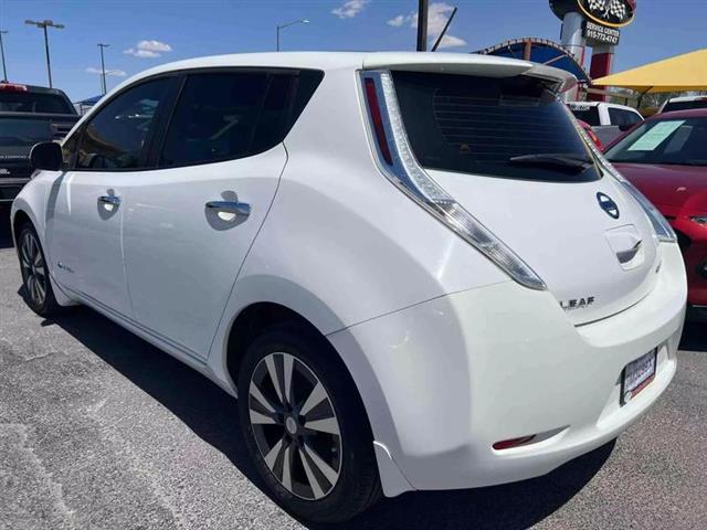 $13995 : Pre-Owned 2015 LEAF SV Hatchb image 4