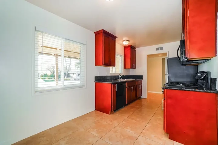 $1400 : Single family home ready 4rent image 3