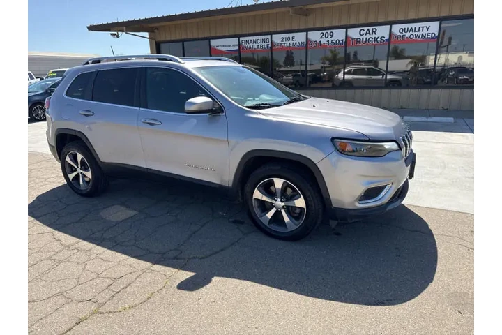 $17999 : 2019 Cherokee Limited image 9