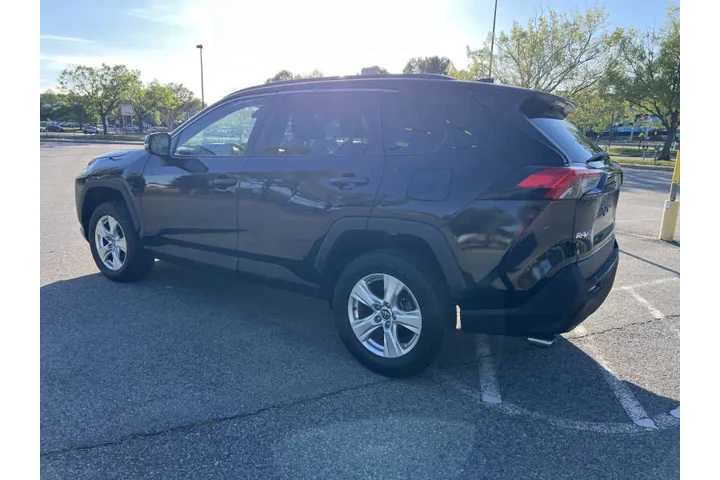$19900 : 2021 RAV4 XLE image 8
