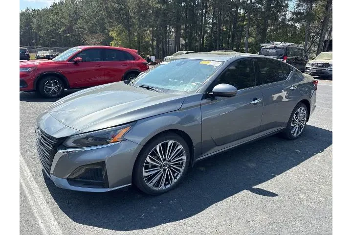 $24670 : Nissan Altima 2023 AWD 2.5 S image 1