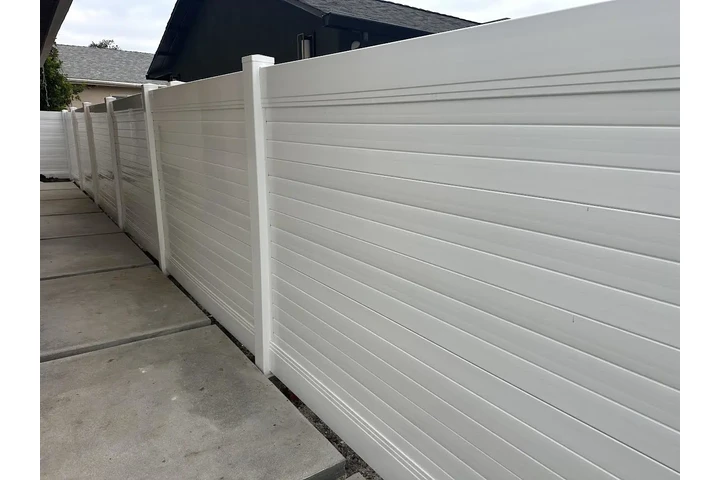 Vinyl fencing image 2