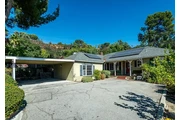 4 BEDROOM HOUSE GARAGE PARKING