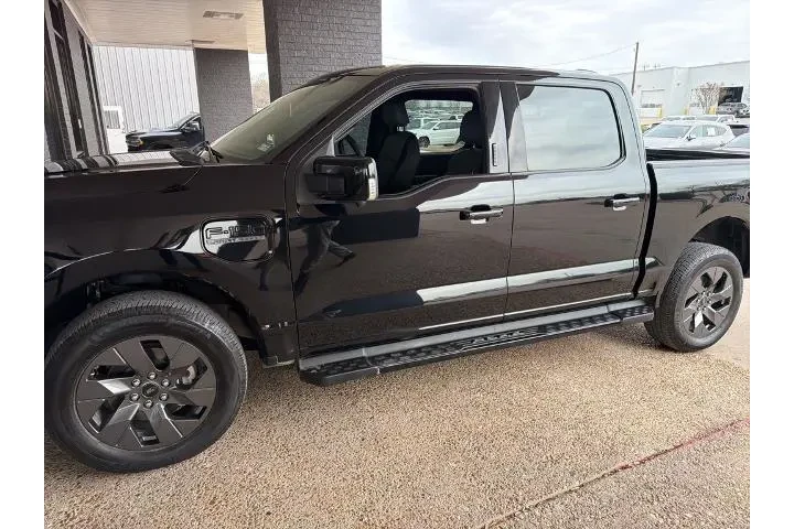 $32819 : Ford F-150 Lightning 2022 AW image 1