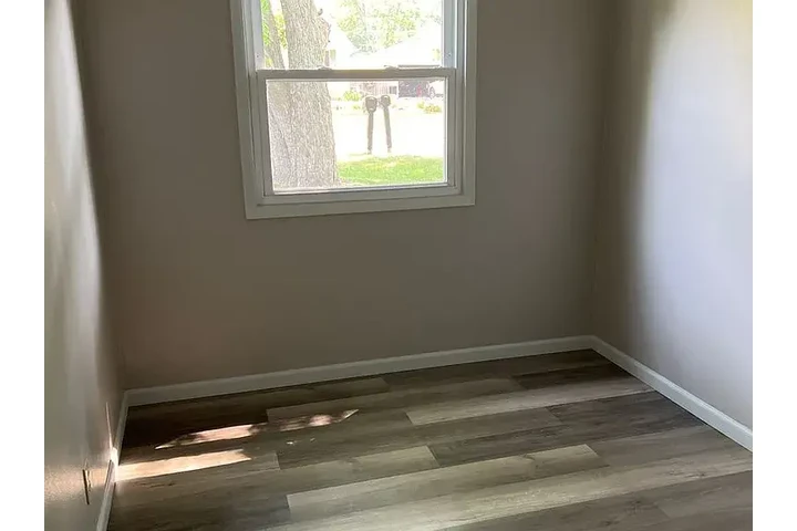 $1695 : 3 beds 1 baths image 5