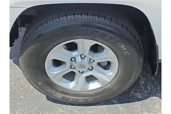 $39990 : Toyota 4Runner 2023 4x4 SR5 image 8