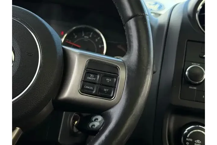 $8000 : Jeep Compass 2012 4x4 Limite image 7