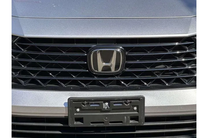 $22985 : Honda Accord 2024 LX 4dr Sed image 1