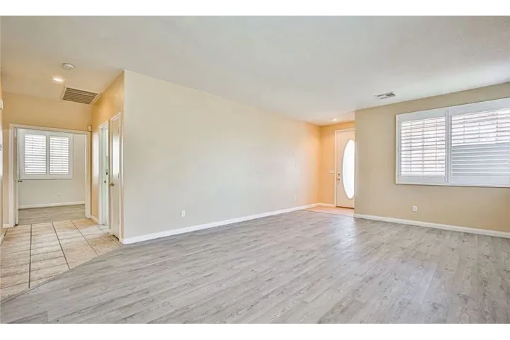 $1500 : 3 Bedroom House in Las Vegas image 2