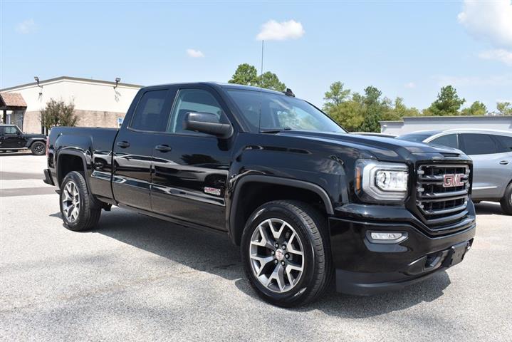 2018 GMC Sierra 1500 SLT image 2