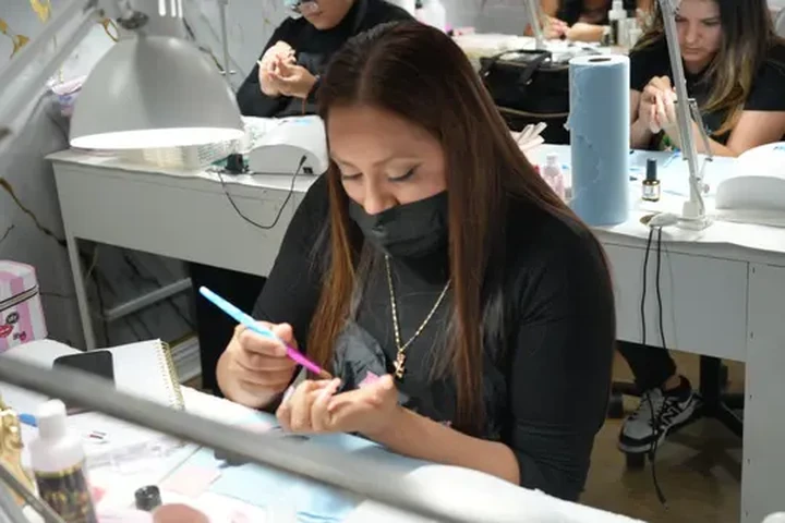 Curso de Uñas Acrilica image 3