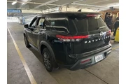 $28500 : Nissan Pathfinder 2024 S 4dr thumbnail