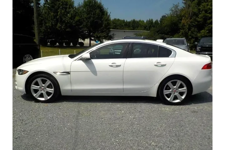 $10712 : 2017 XE 20d Prestige AWD image 2
