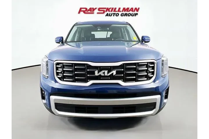 $30988 : Kia Telluride 2023 S 4dr SUV image 2