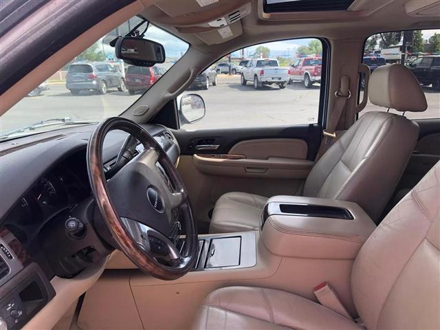 $10995 : 2008 GMC YUKON XL 15002008 GM image 10