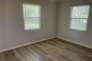 $800 : Spacious 2 bedroom and 1 bath thumbnail