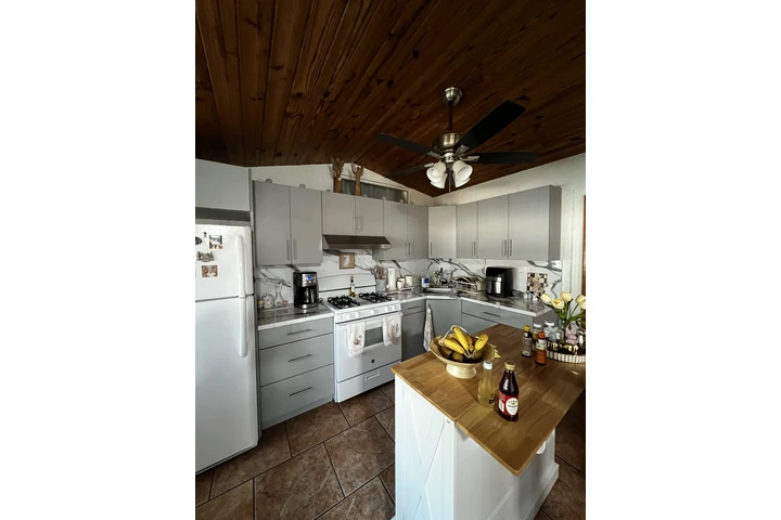 $1400 : Se renta habitación image 8