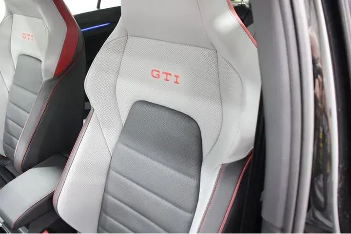 $35982 : Volkswagen Golf GTI 2025 SE image 4