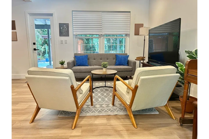 $1400 : North Miami Available image 9