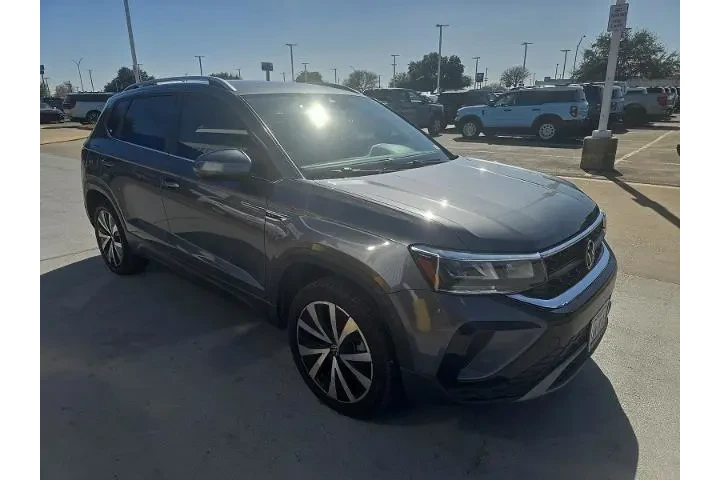 $17998 : Volkswagen Taos 2023 SE 4dr image 4