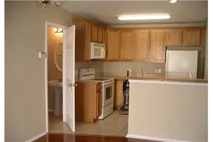 $1900 : Rental property with 3 bedro image 6