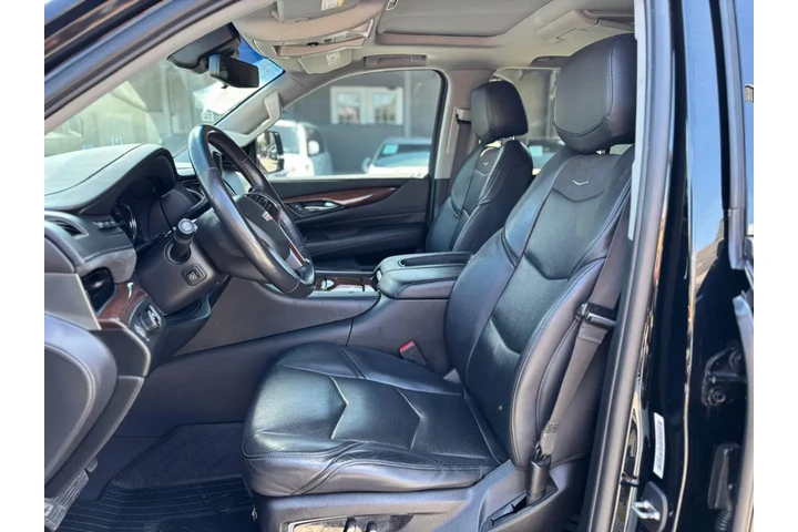 2019 Escalade Luxury image 7