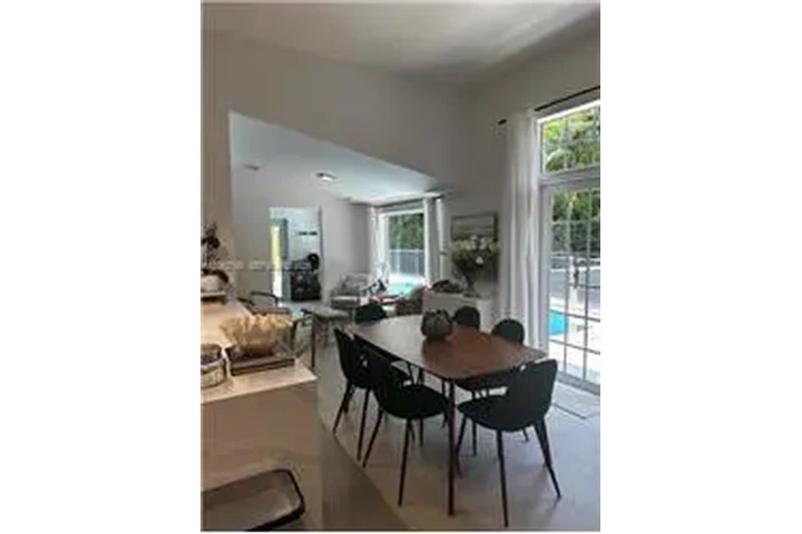 $9950 : Rental property with 3 bedro image 10