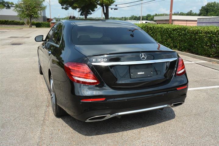 2017 Mercedes-Benz E-Class E image 9