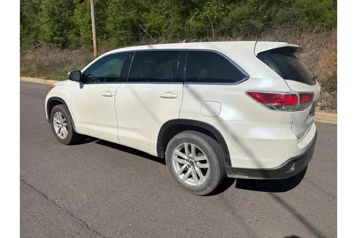 $13499 : Toyota Highlander 2016 LE 4d image 6