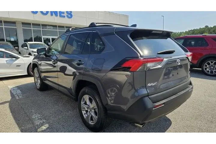 $30999 : Toyota RAV4 2022 XLE 4dr SUV image 5