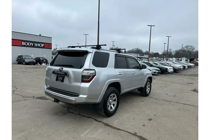 $17980 : 2015 4Runner 4WD 4dr V6 Trail image 2