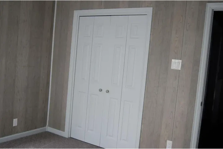 $1050 : Available/ Greater Heights image 7