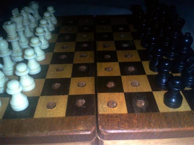 I'm selling an old Chess Set image 3