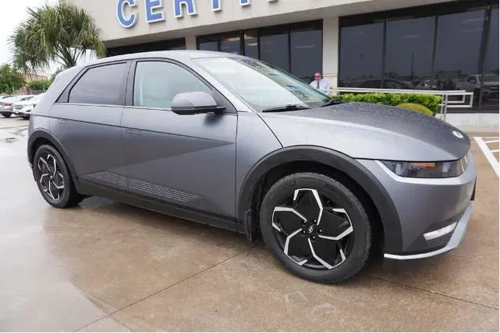 $27725 : Hyundai IONIQ 5 2023 AWD SEL image 1
