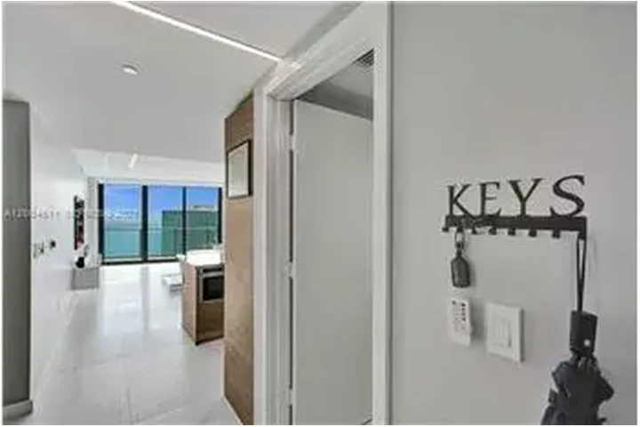 $4900 : Rental property with 1 bedro image 6