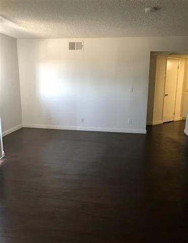 $1400 : 1 Bedroom unit in koreatown image 5