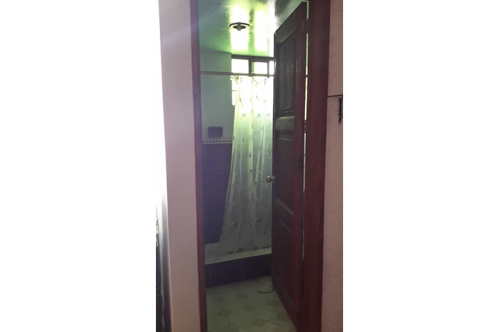 $4400 : Rento cuarto independiente image 4
