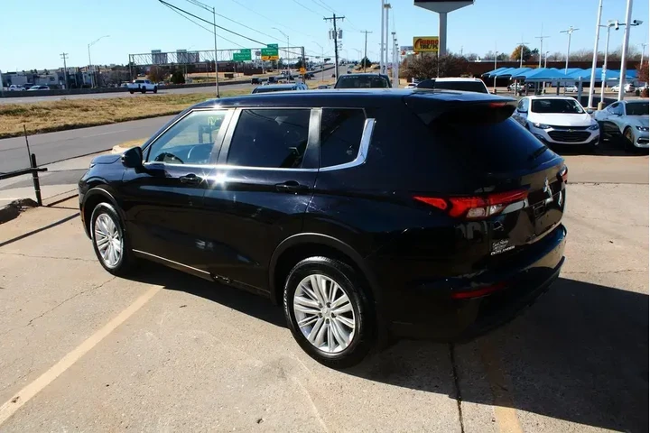 $23157 : Mitsubishi Outlander 2024 ES image 10