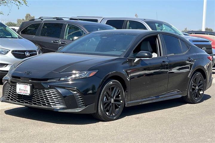 $34565 : Camry SE image 8