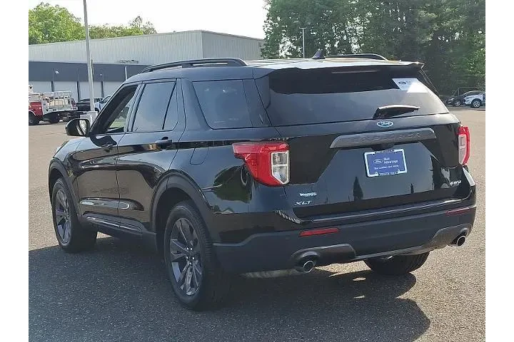 $32888 : Ford Explorer 2023 AWD XLT 4 image 4